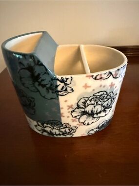 City In Bloom Ceramic Floral Organizer in Blue & Cream